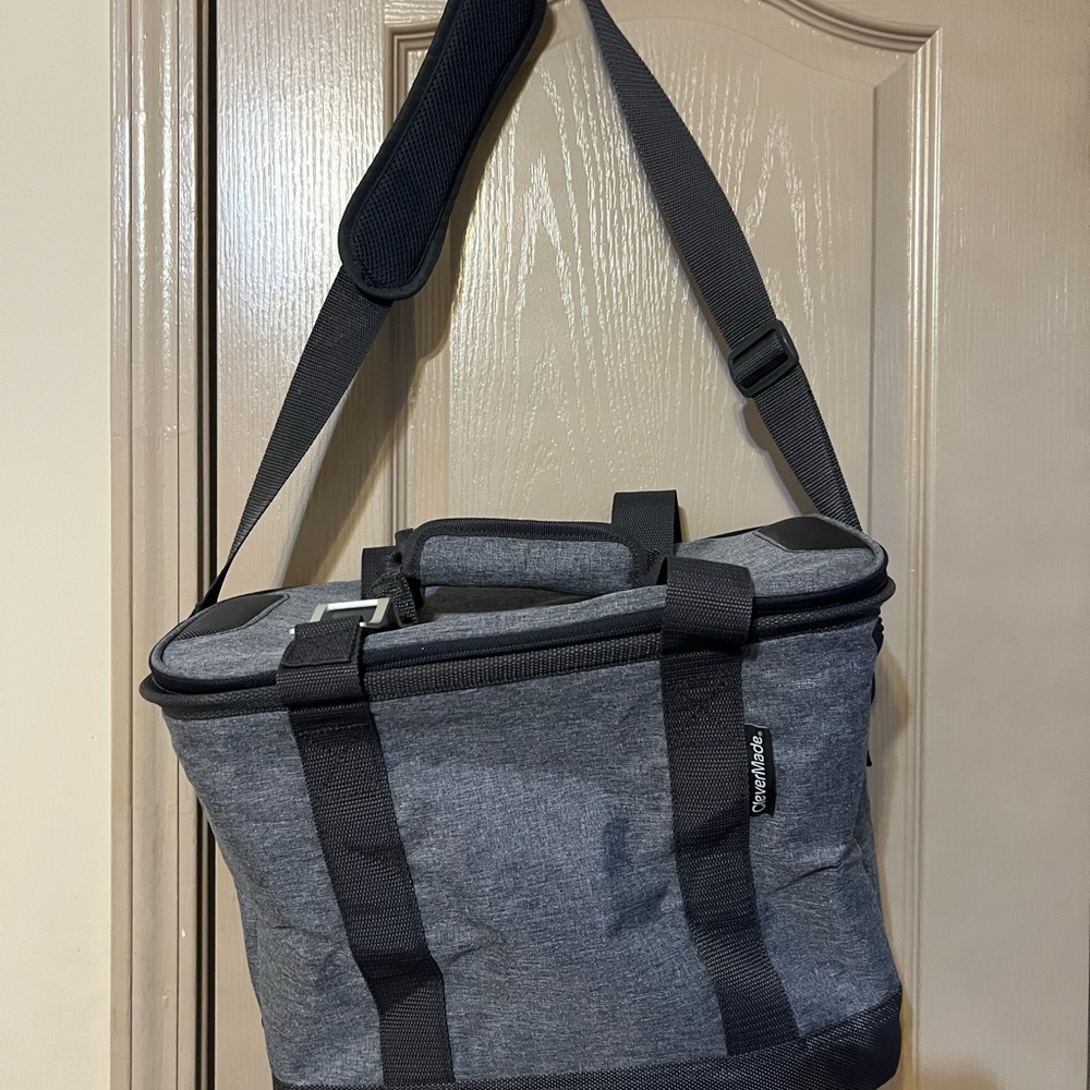 Insulated Gray Shoulder Bag with Adjustable Strap
